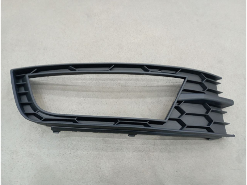 Решітка переднього бампера права Skoda Octavia A7 13-17 (Tempest)