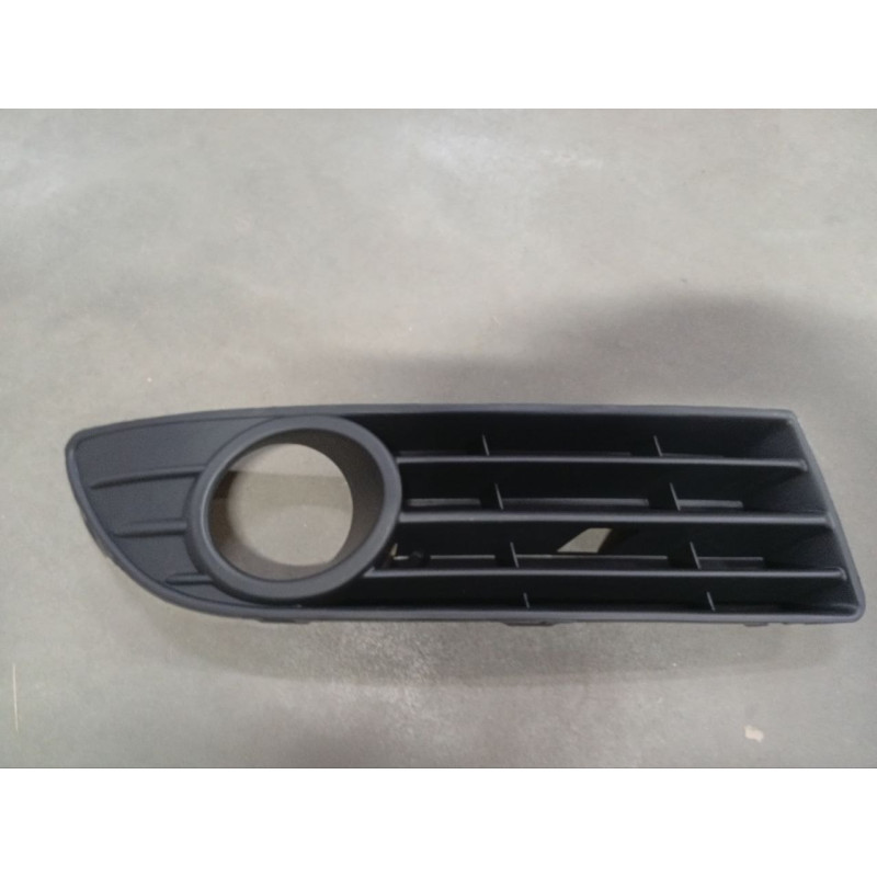 Решітка переднього бампера права VW Polo 05-09 (Elit) 6Q0 853 666 E 9B9