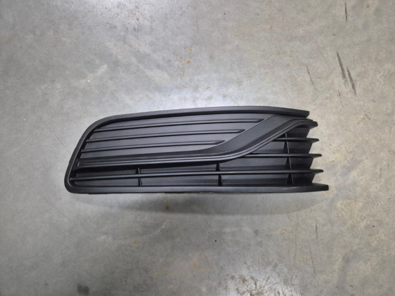 Решітка переднього бампера права VW Polo 2015-2018 хетчбек 6C0854662CRYP