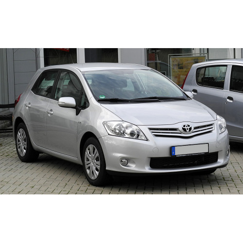 Решітка переднього бампера середня Toyota Auris E15 2009-2012 FPS 5311202250