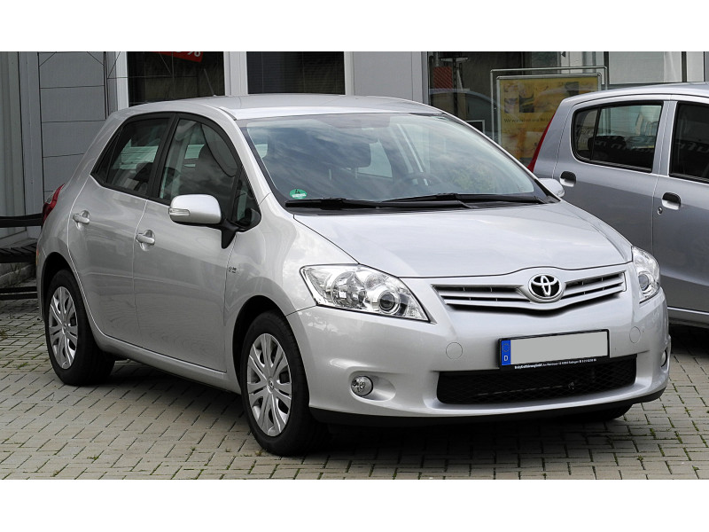 Решітка переднього бампера середня Toyota Auris E15 2009-2012 ELIT  5311202250