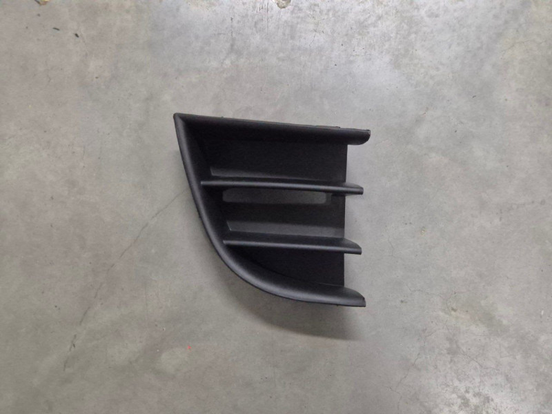 Решітка переднього бампера Skoda Octavia A5 09-13 права (Tempest)