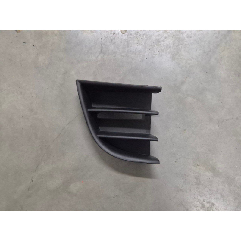 Решітка переднього бампера Skoda Octavia A5 09-13 права (Tempest)