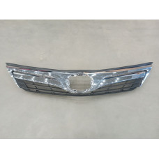 Решітка передня Toyota Camry XV50 USA 11-14 (LKQ)   хром.накладка LE/XLE