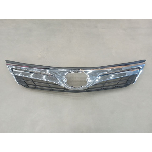 Решітка передня Toyota Camry XV50 USA 2011-2014 (LKQ) хром.накладка LE/XLE