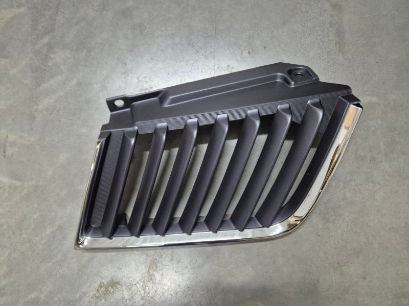 Решітка права Mitsubishi L200 2005-2010 (Tempest) хром 7450A187T