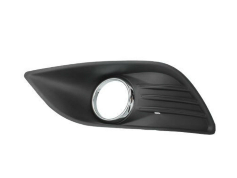 Решітка протитуманної фари ліва Ford Focus 2 рестайлінг 08-11 (LKQ) з хром окуляром - 1528561