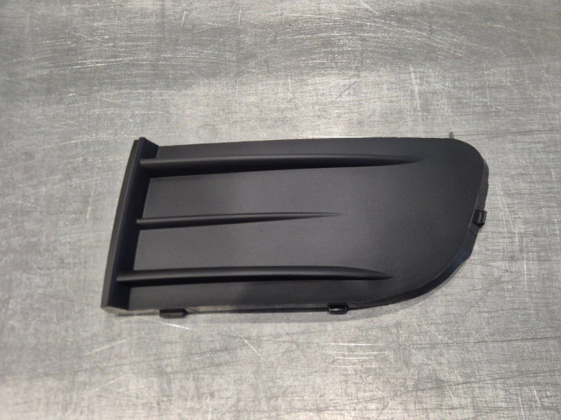 Решітка протитуманної фари ліва Skoda Octavia A5 04-09 (Elit) 3658034A