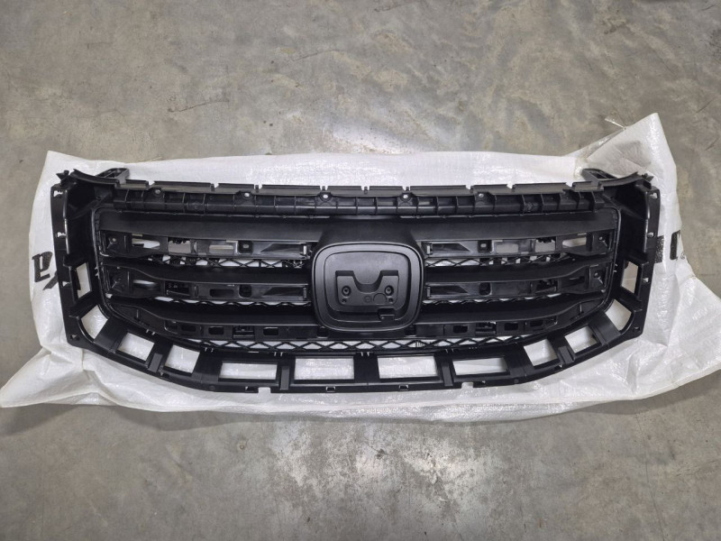Решітка радіатора передня Honda Pilot 2012-2015 Тайвань 75101SZAA11