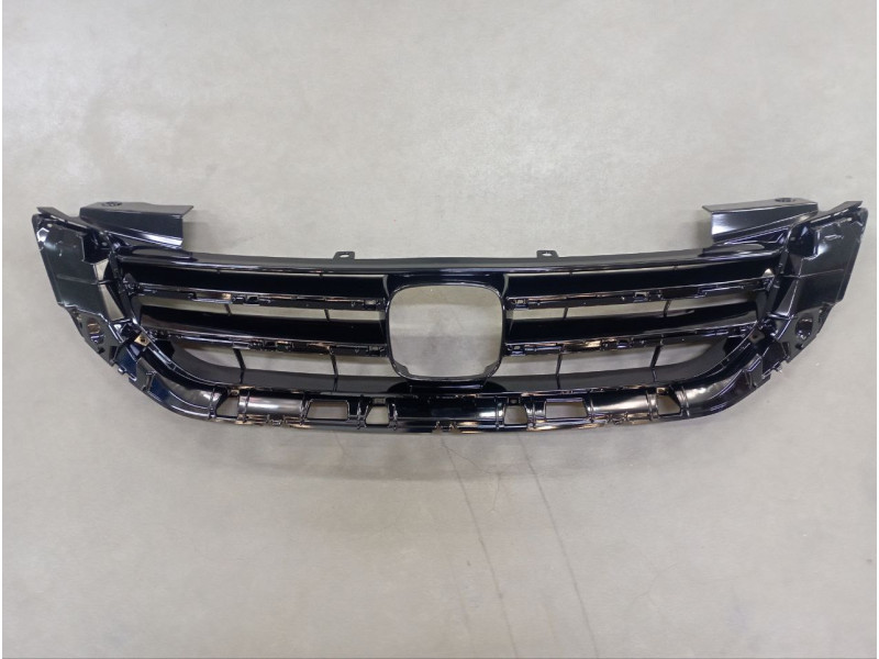 Решітка радіатора (без хром молдингів) Honda Accord 9 13-15 седан (FPS) глянець