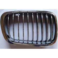 Решітка радіатора ліва BMW 3 e46 98-01 чорн/хром LKQ 51138208489