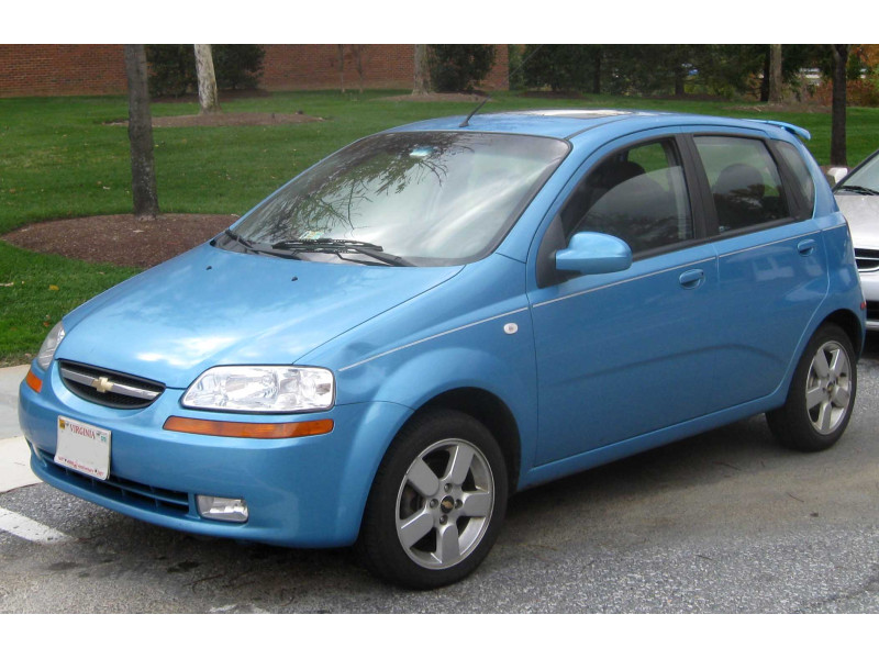 Решітка радіатора Chevrolet Aveo 04-05 SDN/HB, чорна смужка (FPS) 96492232