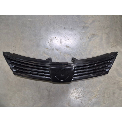 Решітка радіатора чорна Nissan Tiida EUR 2005-2012 (Тайвань) 62310EM30A