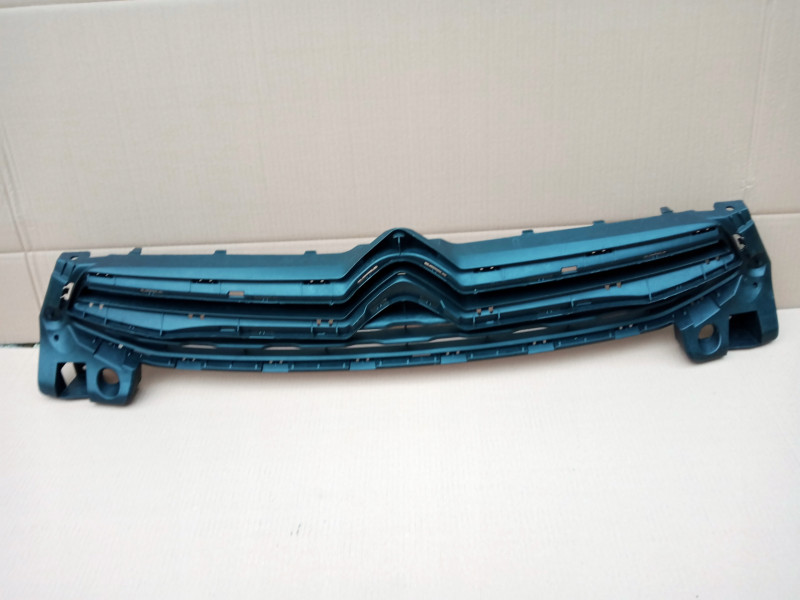 Решітка радіатора Citroen C-Elysse 13-17 (Polcar) 9676957880