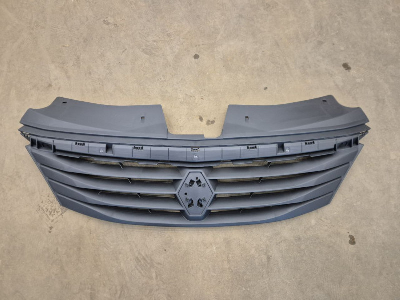 Решітка радіатора Dacia Logan 09-13 LKQ 8200748240