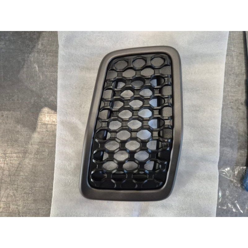 Решітка радіатора Jeep Cherokee 2019-2023 (Тайвань) чорна, сіра, 7 шт 6AZ88DX8AB