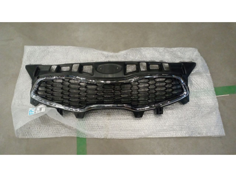 Решітка радіатора Kia Ceed 12-15 (Тайвань) чорний мат, з хром молд. 86350A2610