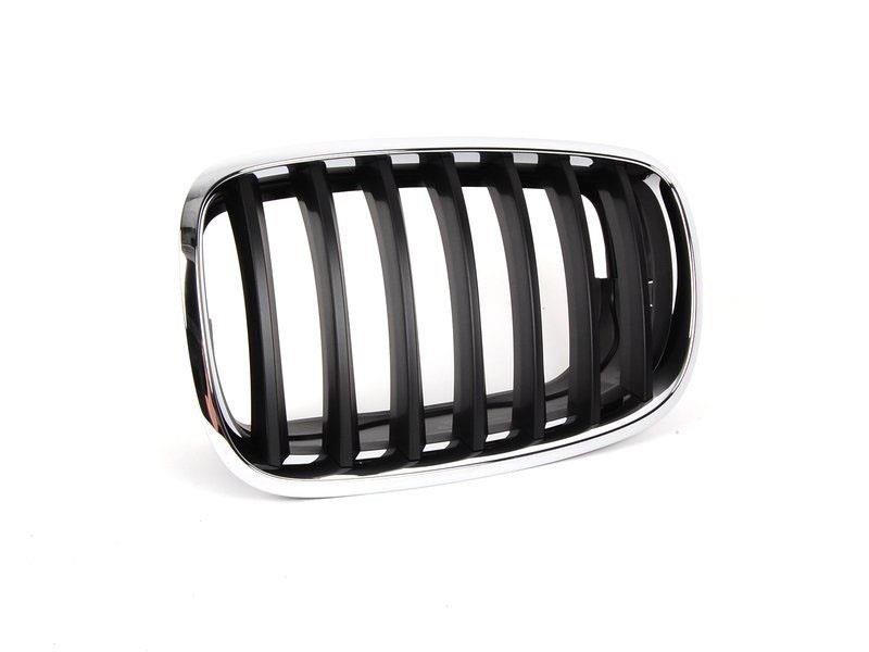 Решітка радіатора ліва BMW X5 E70 10-13 (Тайвань) хром / чорна 51137157687 