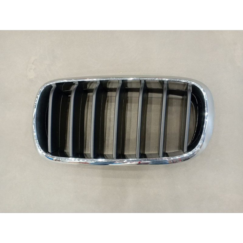 Решітка радіатора ліва BMW X5 F15 14-18 (Тайвань) чорна  хром 51137294485