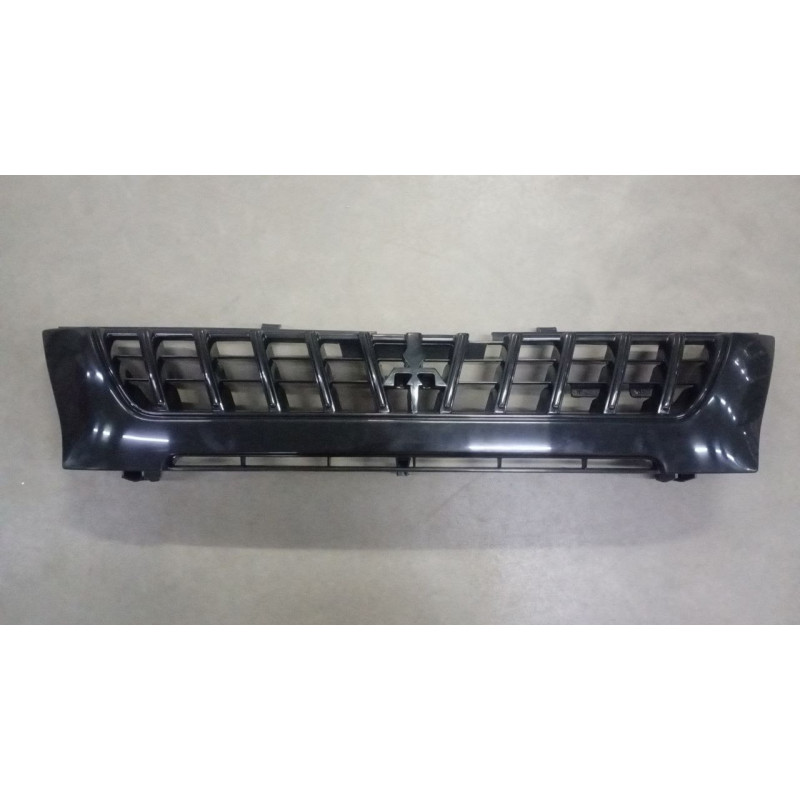 Решітка радіатора передня Mitsubishi L200 2002-2006 (TW) MR339879, MR439500