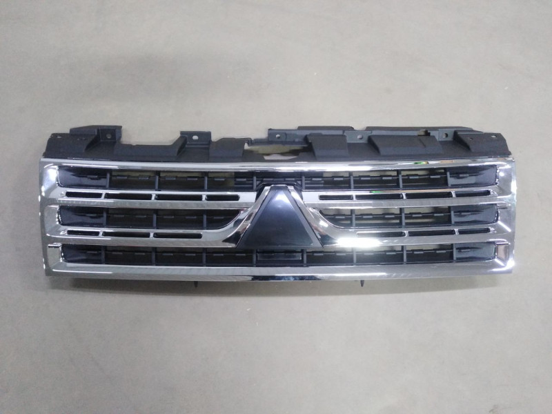Решітка радіатора Mitsubishi Pajero Wagon 4 07-12 хром/черн. (Tempest) 7450A368