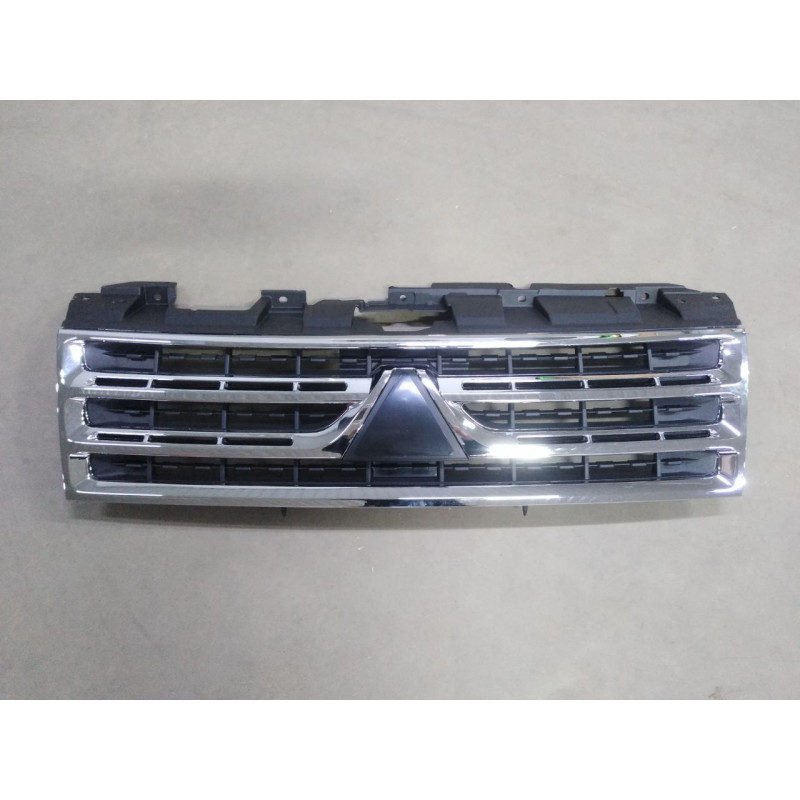 Решітка радіатора Mitsubishi Pajero Wagon 4 07-12 хром/черн. (Tempest) 7450A368