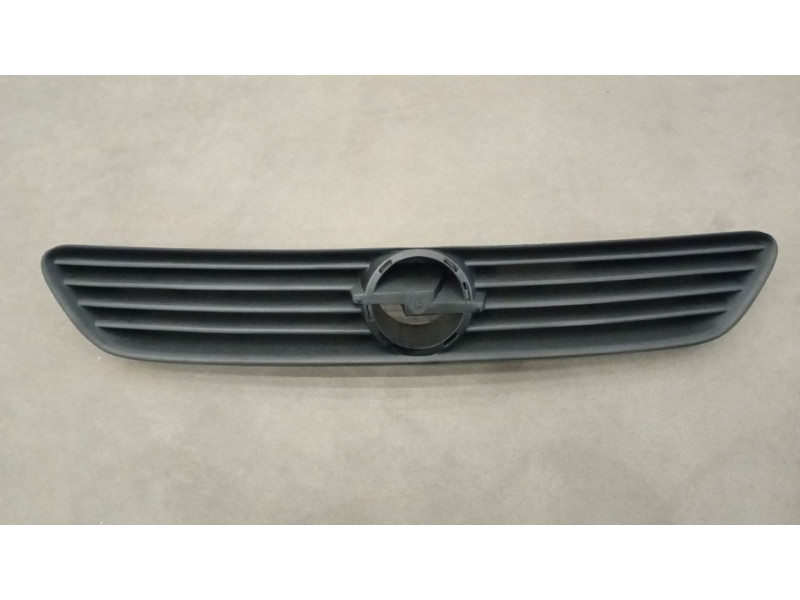 Решітка радіатора передня чорна Opel Astra G 1998-2009 FPS 6320066