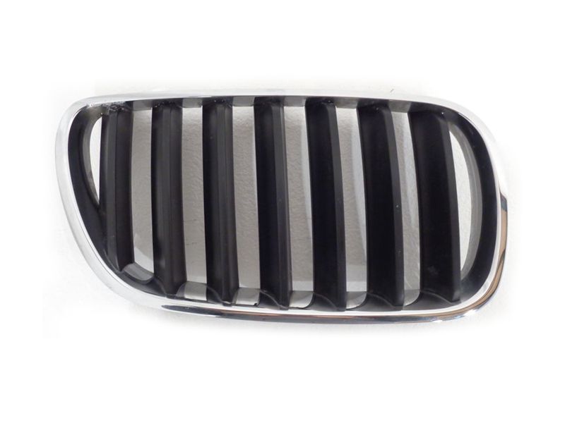 Решітка радіатора права BMW X3 E83 07-10 (Тайвань) з хром. молд. 51113420088