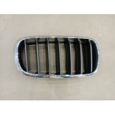 Решітка радіатора права BMW X5 F15 14-18 (Тайвань) чорна  хром 51137294486
