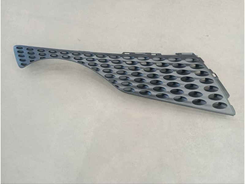 Решітка радіатора права Nissan Juke 10-15 LKQ 620741KA6A