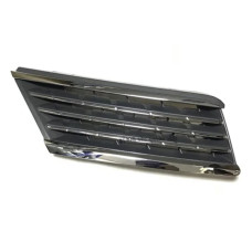 Решітка радіатора права (смуги) Nissan Tiida 2005-2012 арабка FPS Китай 62320ED400