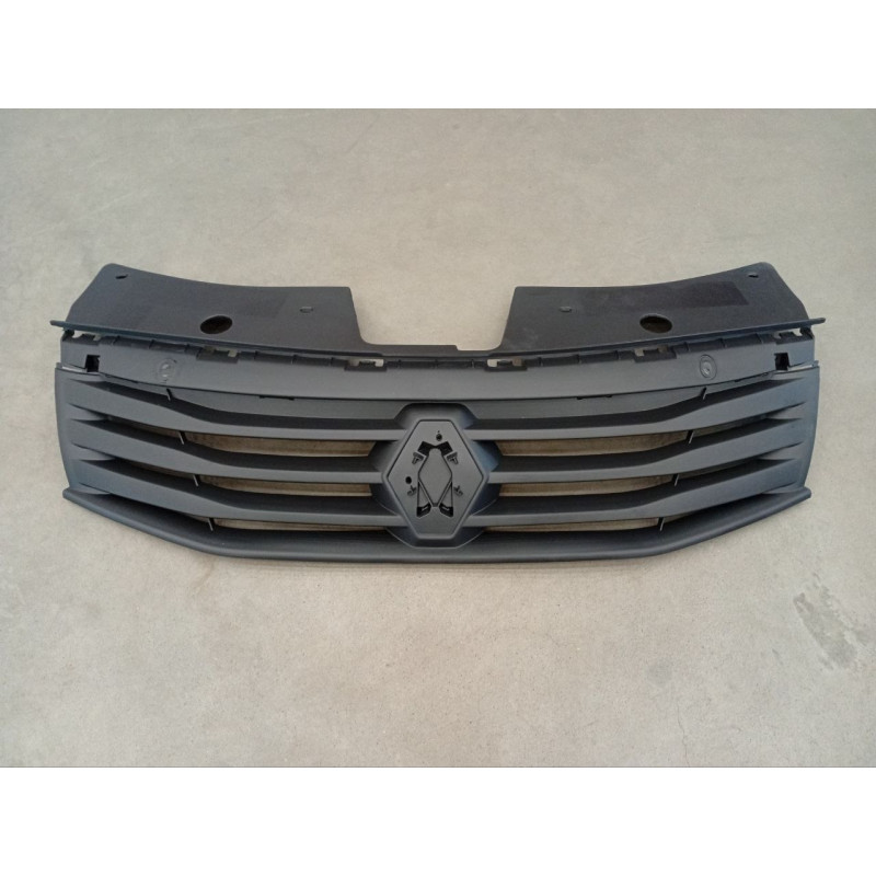Решітка радіатора Renault Sandero 08-12 чорна, тип Renault (FPS) 8200798524