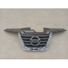 Решітка радіатора середня Nissan Juke 10-15 (FPS) 620721KA6A