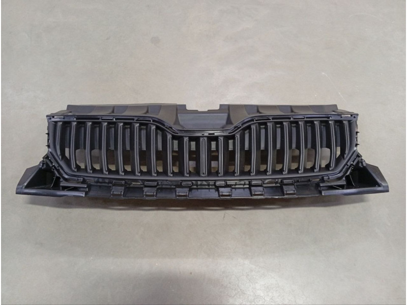 Решітка радіатора передня чорна без молдинга Skoda Fabia 2014-2018 FPS 6V0853653