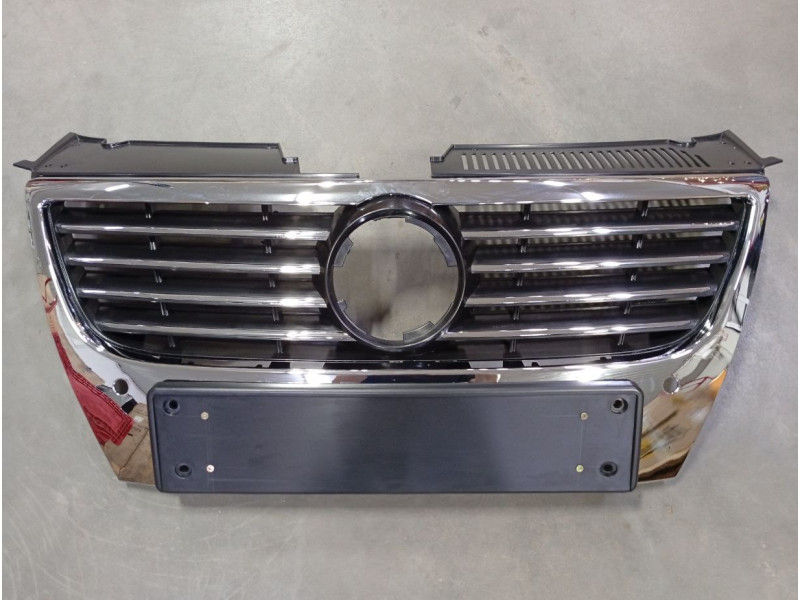 Решітка радіатора під маленький логотип VW Passat B6 2005-2010 DPA 3C0853651PWF