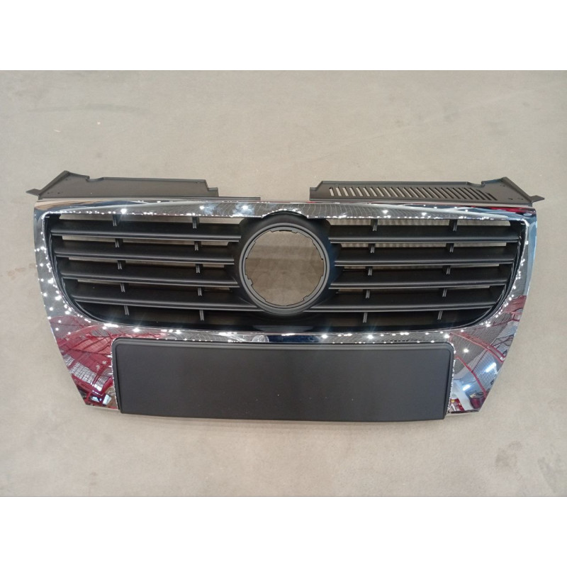 Решітка радіатора VW Passat B6 05-10 під маленький логотип (FPS) 3C0853651PWF