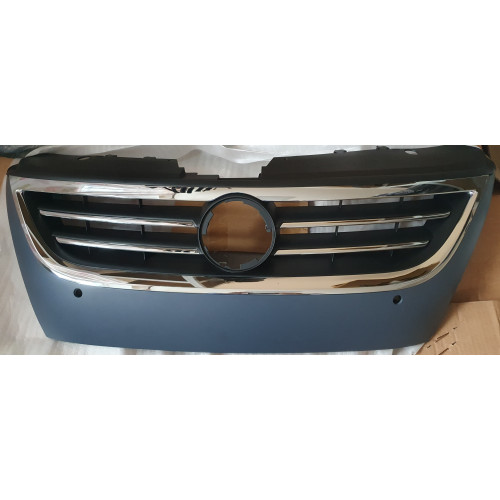 Решітка радіатора VW Passat CC 2008-2012 (4cars) з отв. п/т. 3C8853651