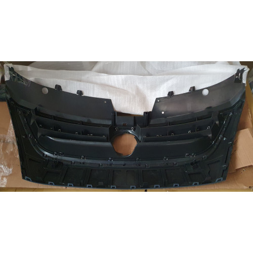 Решітка радіатора VW Passat CC 2008-2012 (4cars) з отв. п/т. 3C8853651