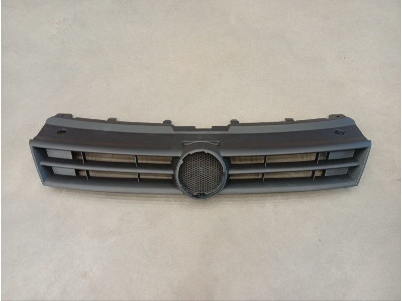 Решітка радіатора VW Polo 5 седан/хетч 09-15 (Tempest) чорна 6R0853651B9B9 
