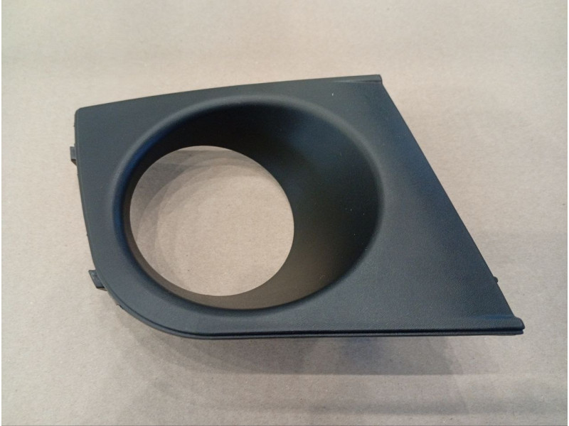 Решітка в бампер Nissan Tiida 05-12 - ліва (FPS)