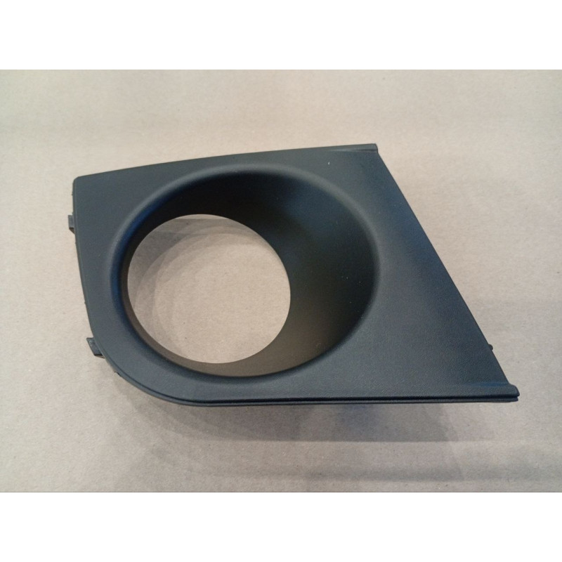 Решітка в бампер Nissan Tiida 05-12 - ліва (FPS)