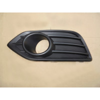 Решітка переднього бампера ліва Honda HR-V 18- (Тайвань) з отвором 71106T7AJ10