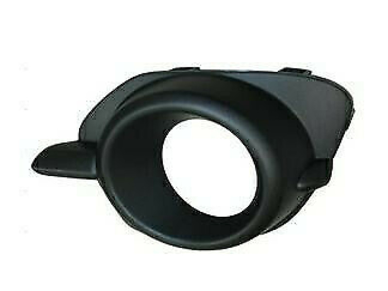 Решітка переднього бампера ліва Mitsubishi Pajero Sport 2 13-15 (Тайвань) з отвором 8321A597