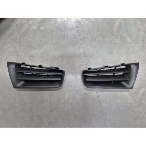 Решітки переднього бампера Renault Megane 2 2006-2008 (Elit) 7701478057