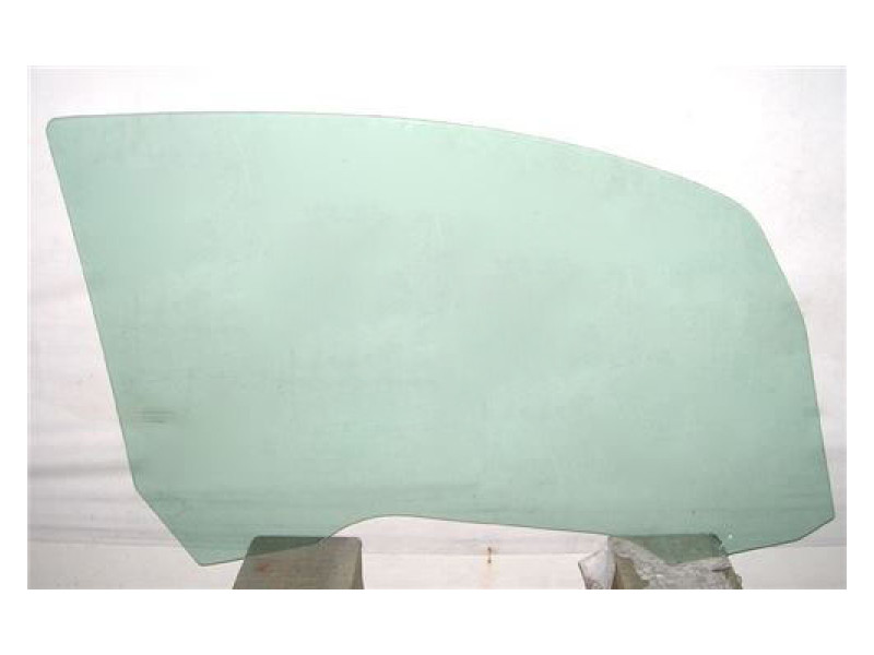Скло дверне переднє праве Mitsubishi Colt 2004-2009 Z30