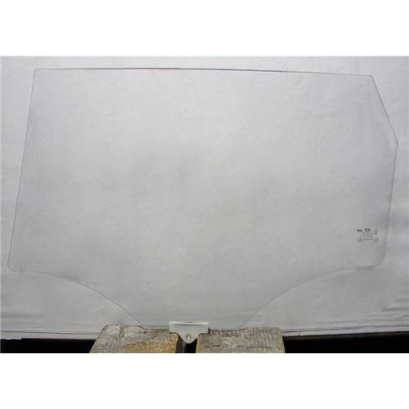 Скло дверне заднє ліве Kia Soul 14-18 (Sekurit)