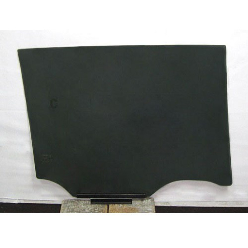 Скло дверне заднє ліве Subaru Outback 2015- (PGW)