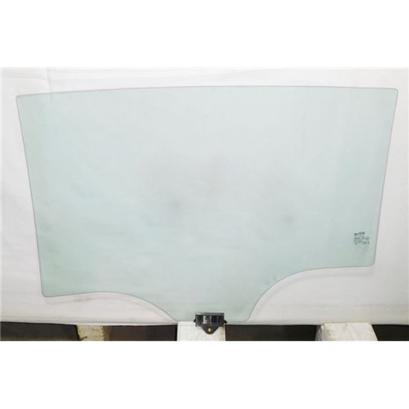 Скло дверне заднє праве Kia Sportage 16- (XYG)