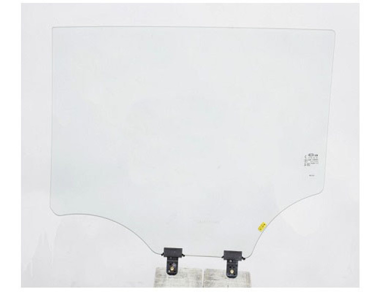 Скло дверне заднє праве Kia Stonic 17- (XYG)