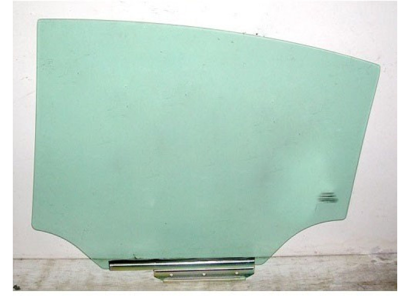 Скло дверне заднє праве Toyota Avensis T27 09-18 XYG